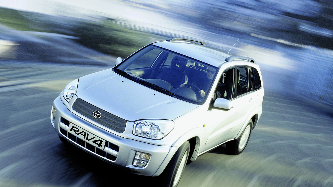Toyota-RAV4-2de-generatie-exterieur-rijdend-vooraanzicht