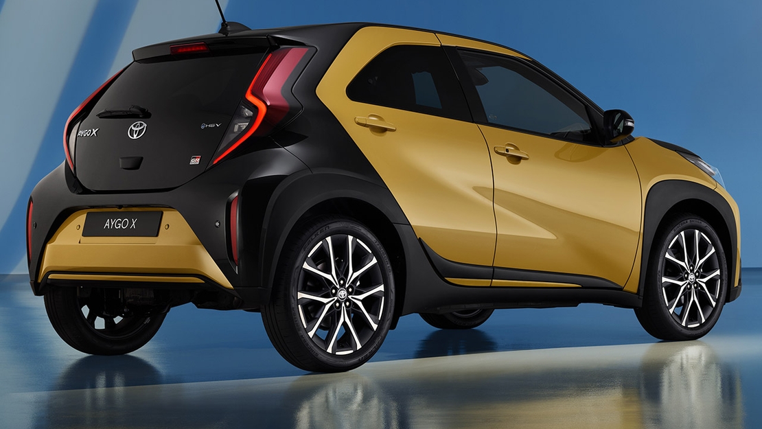 Toyota-AYGO-X-GR-SPORT-driekwart-achteraanzicht